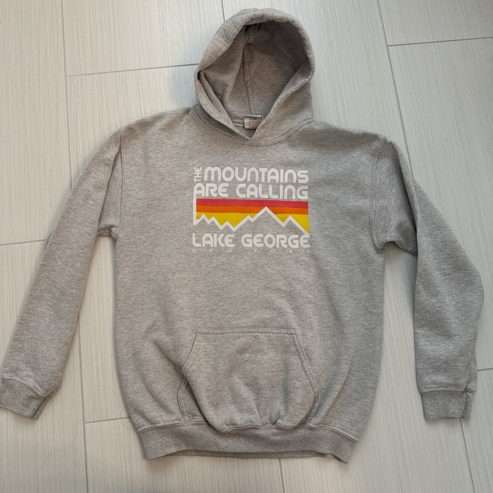 Gildan Gray Sweater with Vibrant Graphic